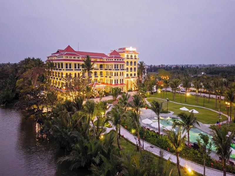 Lu Na Diamond Riverside Hotel image