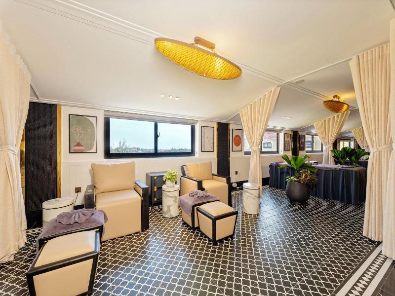 Lu Na Diamond Riverside Hotel image