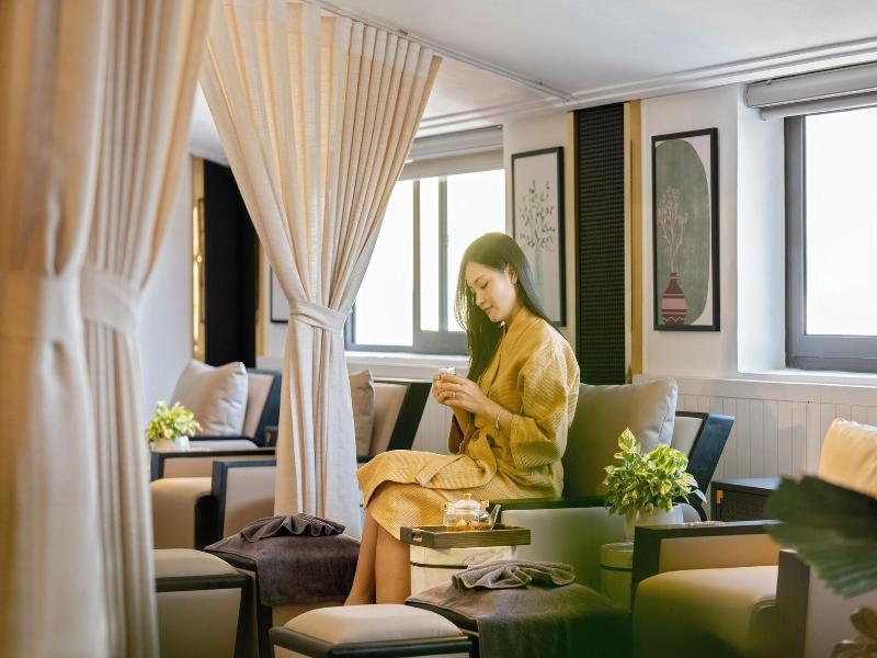 Lu Na Diamond Riverside Hotel image