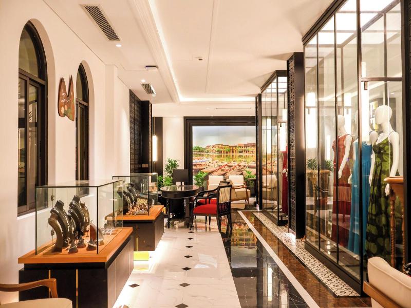 Lu Na Diamond Riverside Hotel image