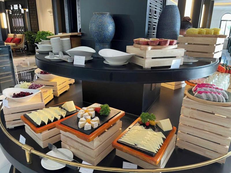 Lu Na Diamond Riverside Hotel image