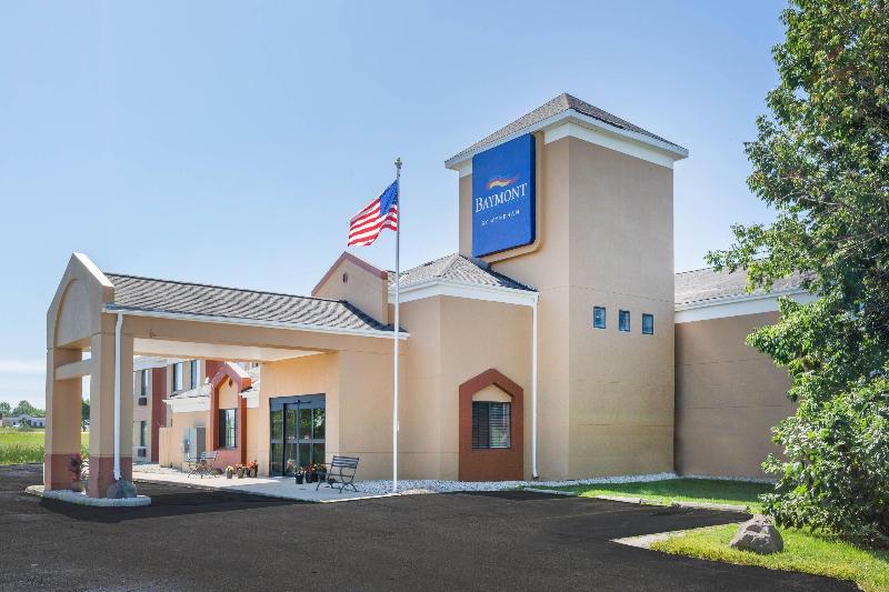 Baymont Inn And Suites By Wyndham Mukwonago image
