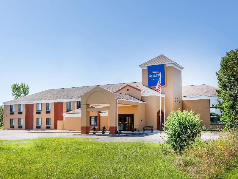 Baymont Inn And Suites By Wyndham Mukwonago image