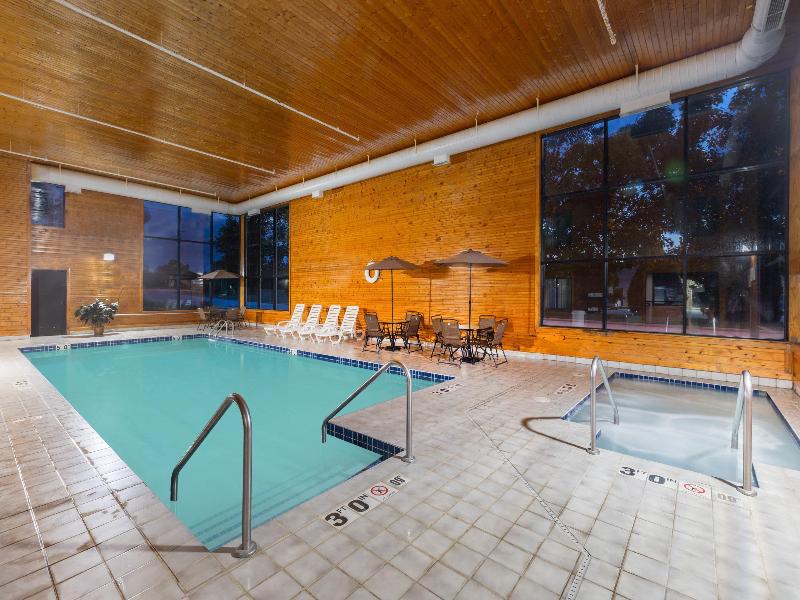 Baymont Inn And Suites By Wyndham Mukwonago image