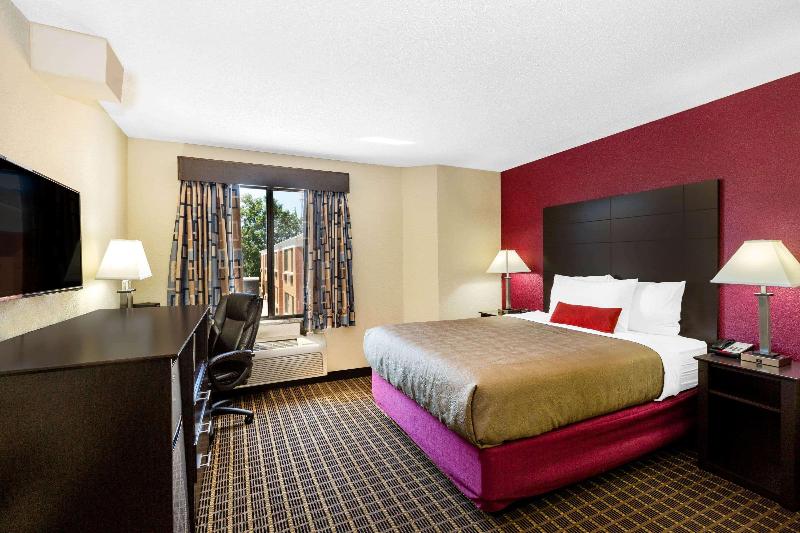 Baymont Inn And Suites By Wyndham Mukwonago image