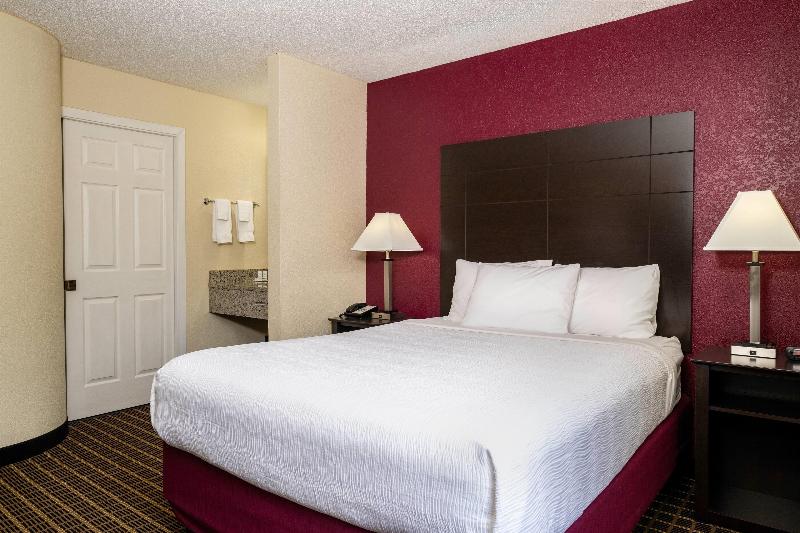 Baymont Inn And Suites By Wyndham Mukwonago image