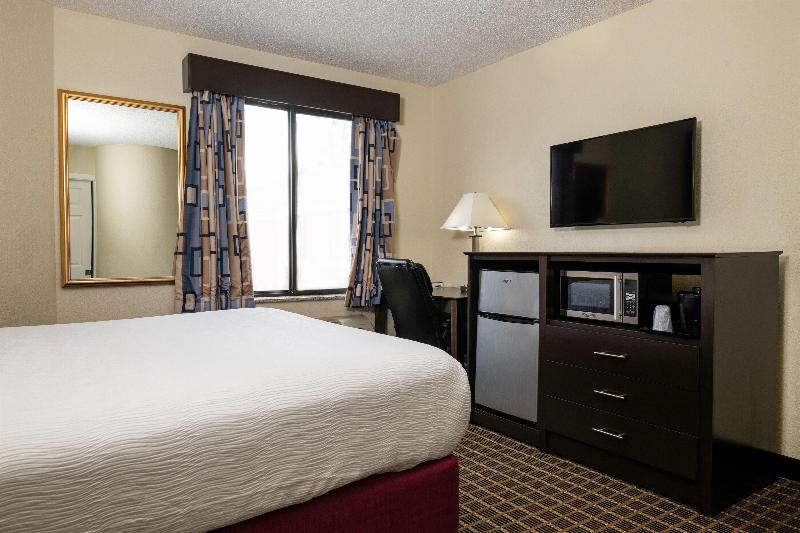 Baymont Inn And Suites By Wyndham Mukwonago image
