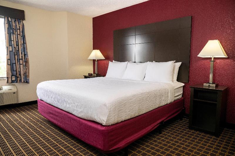 Baymont Inn And Suites By Wyndham Mukwonago image