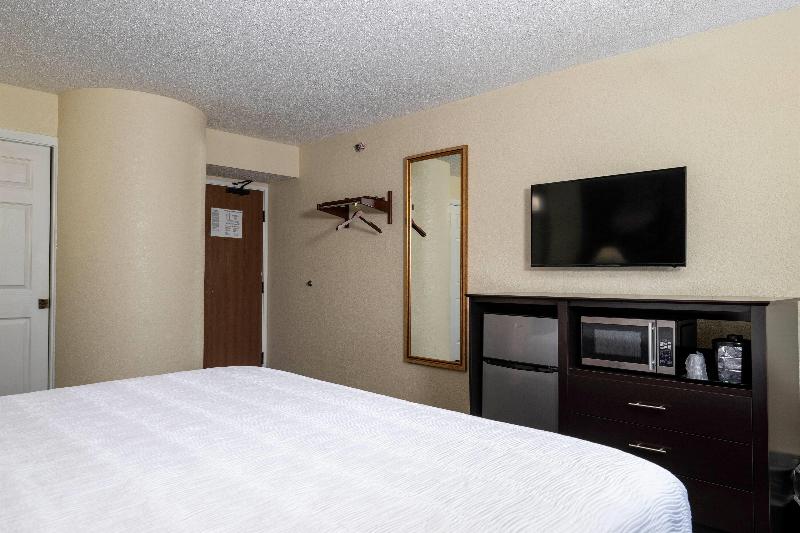 Baymont Inn And Suites By Wyndham Mukwonago image