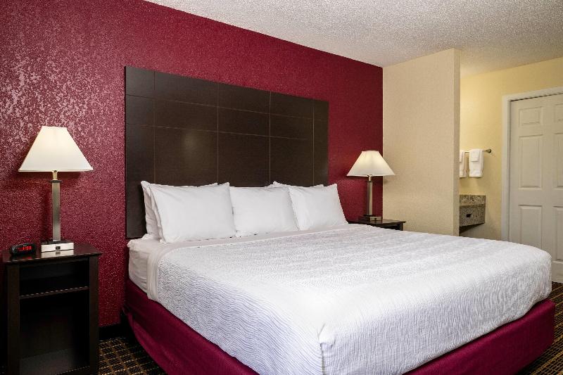 Baymont Inn And Suites By Wyndham Mukwonago image