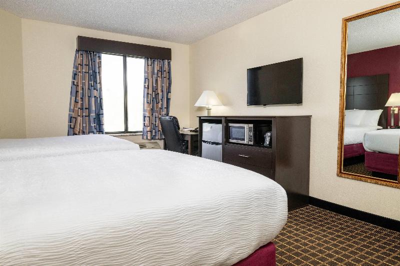 Baymont Inn And Suites By Wyndham Mukwonago image