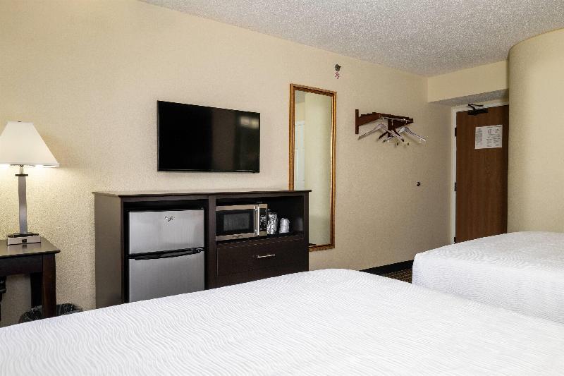 Baymont Inn And Suites By Wyndham Mukwonago image