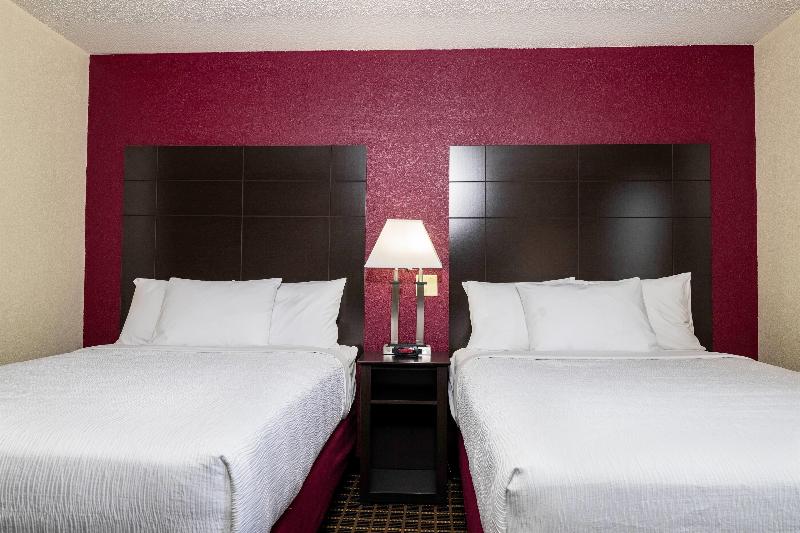Baymont Inn And Suites By Wyndham Mukwonago image
