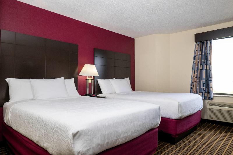 Baymont Inn And Suites By Wyndham Mukwonago image