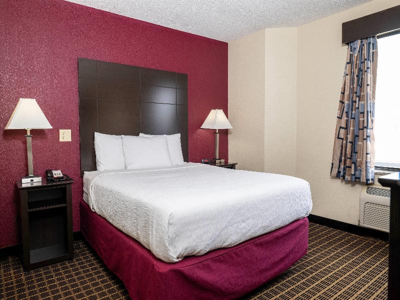 Baymont Inn And Suites By Wyndham Mukwonago image