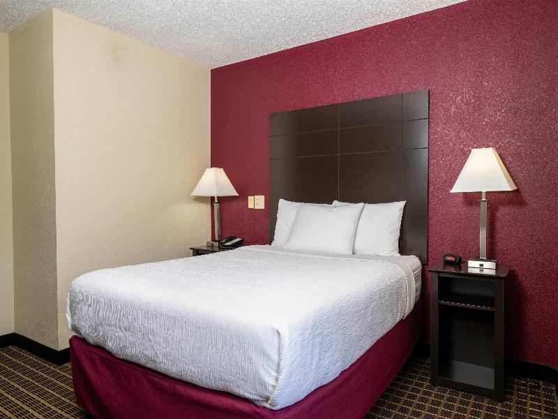 Baymont Inn And Suites By Wyndham Mukwonago image
