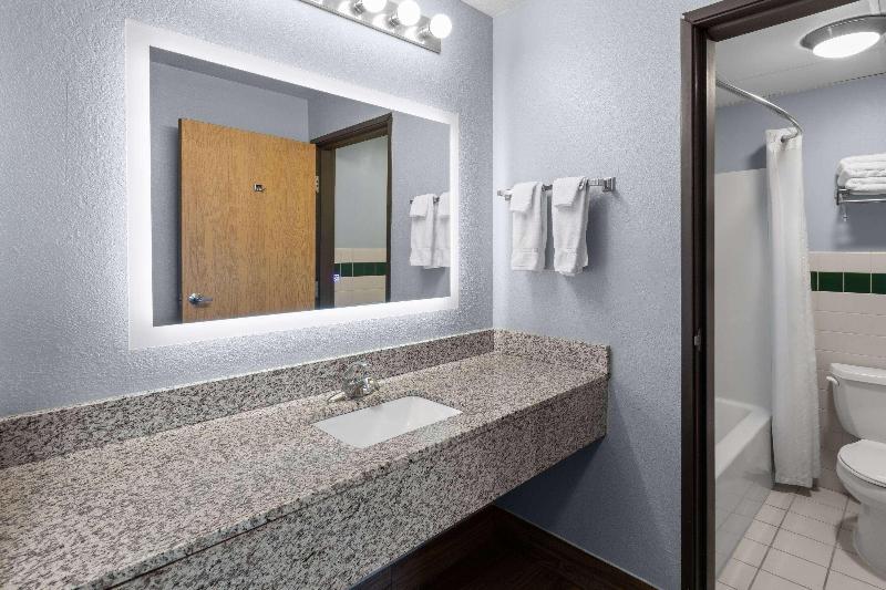 AmericInn Wyndham Oscoda Near AuSable River image