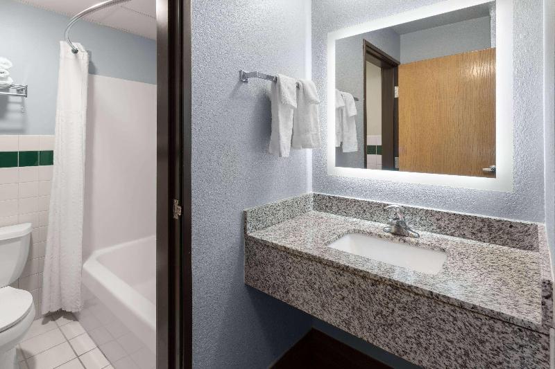 AmericInn Wyndham Oscoda Near AuSable River image