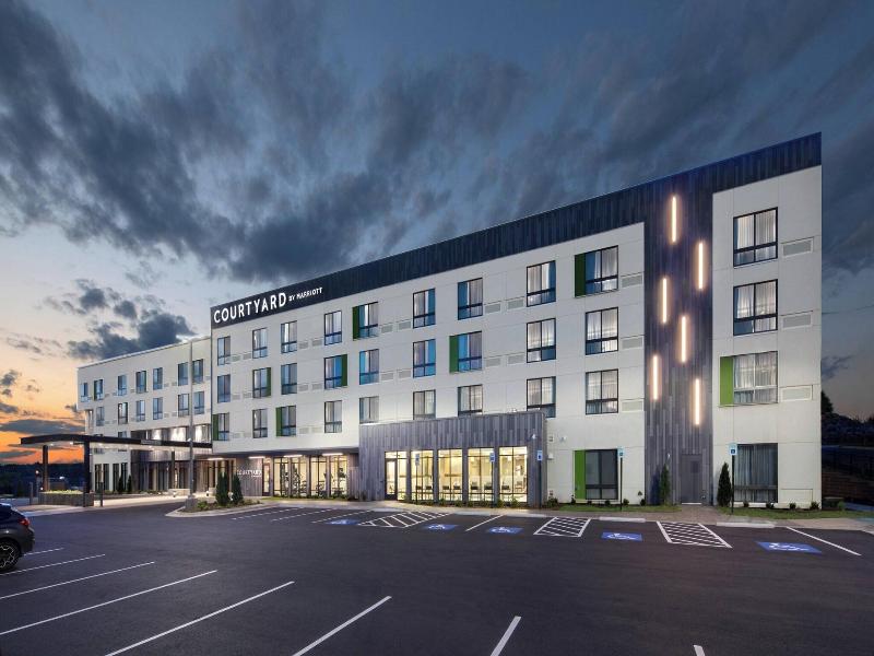 Courtyard Russellville