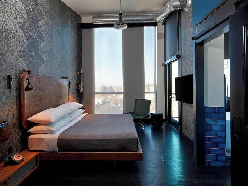 SUITE KING SIZE BED