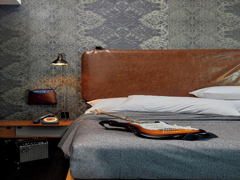 SUITE KING SIZE BED