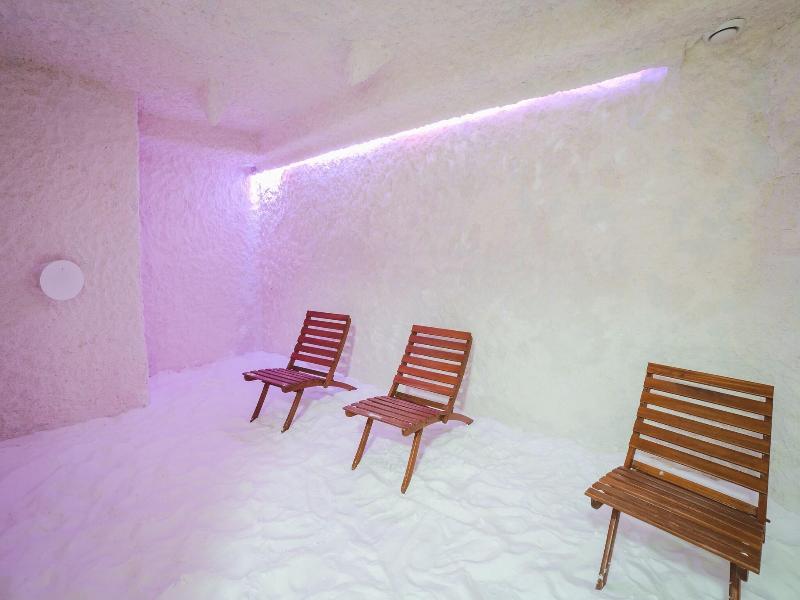 Kalamper Hotel & Spa image