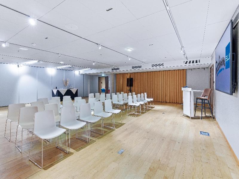 Radisson Blu Hotel Bordeaux image