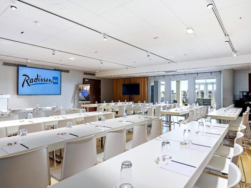 Radisson Blu Hotel Bordeaux image