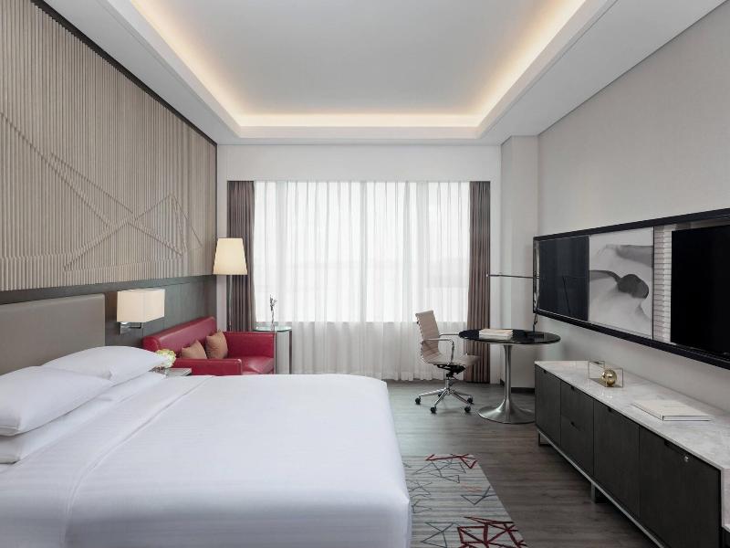 DOUBLE CITY VIEW KING BED — photo 8