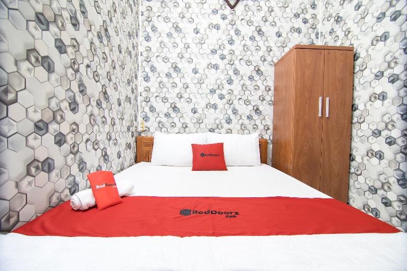 RedDoorz near Tan Son Nhat Airport 3