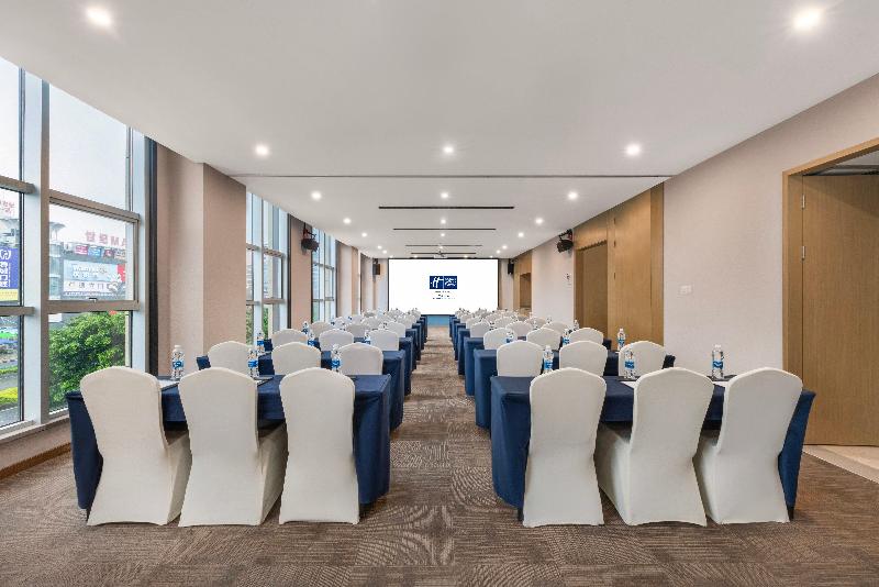 Holiday Inn Express Xichang City Center image