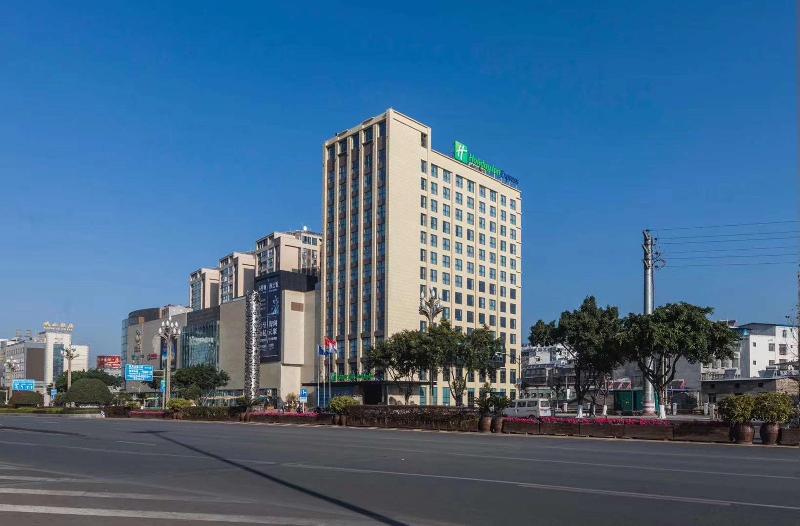 Holiday Inn Express Xichang City Center image
