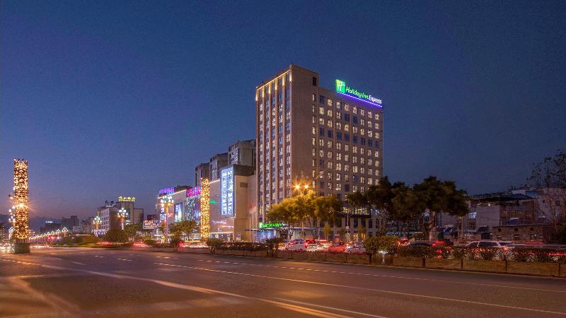 Holiday Inn Express Xichang City Center image