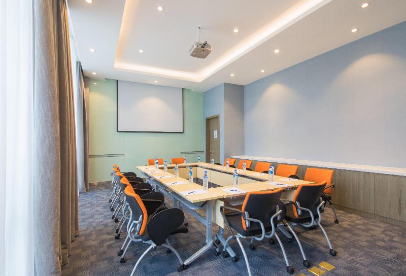 Holiday Inn Express Guian Yungu image