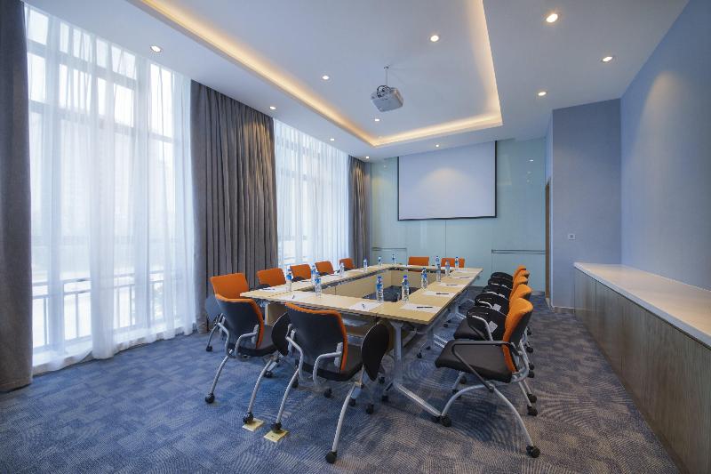 Holiday Inn Express Guian Yungu image