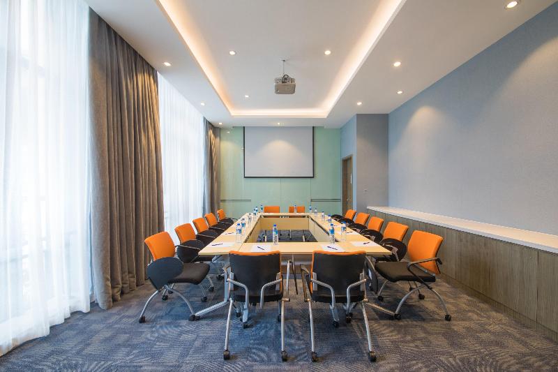 Holiday Inn Express Guian Yungu image