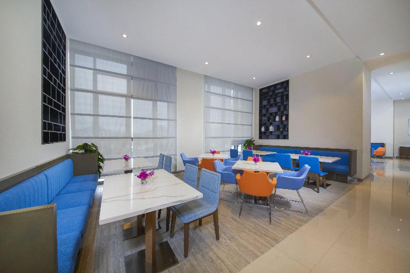 Holiday Inn Express Guian Yungu image