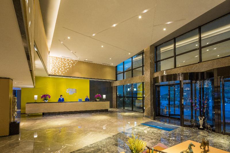 Holiday Inn Express Daocheng Yading image