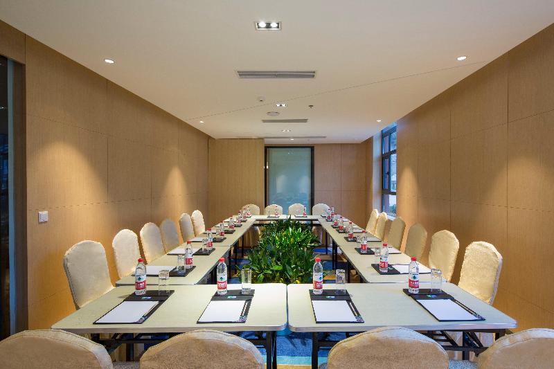 Holiday Inn Express Daocheng Yading image