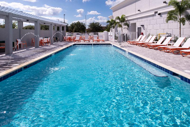Holiday Inn & Suites Orlando I-Drive Theme Parks image