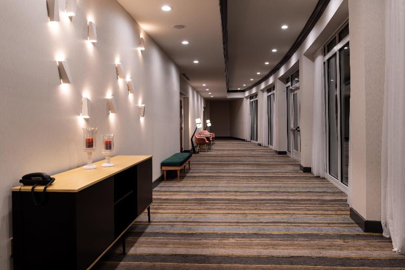 Holiday Inn & Suites Orlando I-Drive Theme Parks image