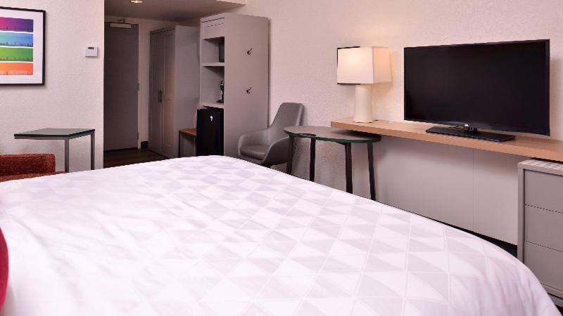 Holiday Inn & Suites Orlando I-Drive Theme Parks image
