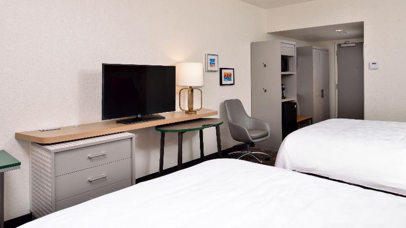 Holiday Inn & Suites Orlando I-Drive Theme Parks image