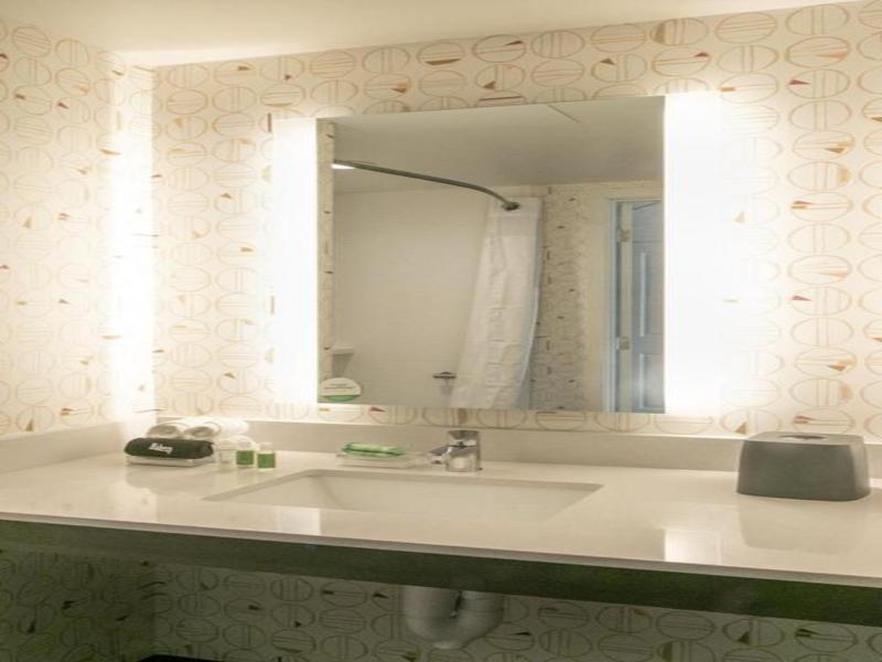 Holiday Inn & Suites Orlando I-Drive Theme Parks image