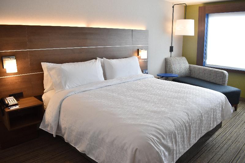 Holiday Inn Express & Suites Boston South-Randolph image