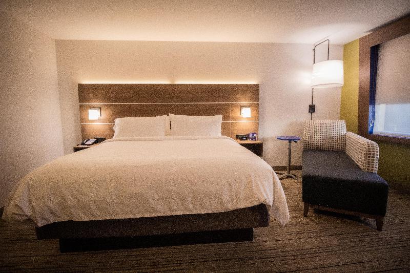 Holiday Inn Express & Suites Boston South-Randolph image