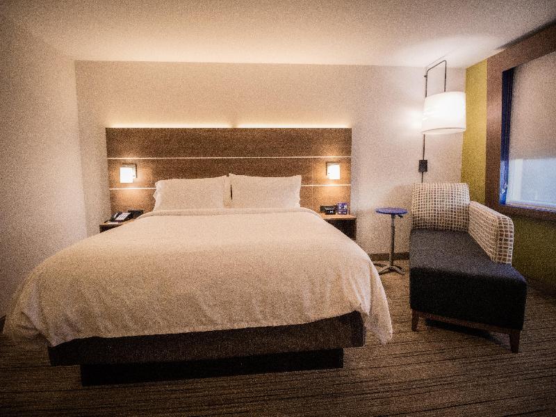 Holiday Inn Express & Suites Boston South-Randolph image