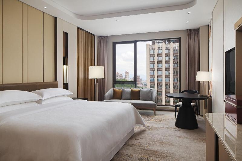 Sheraton Yunfu Xinxing Hotel image