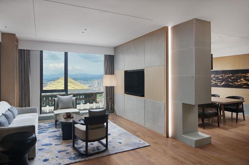 Sheraton Yunfu Xinxing Hotel image