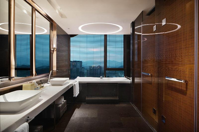 Sheraton Yunfu Xinxing Hotel image 1